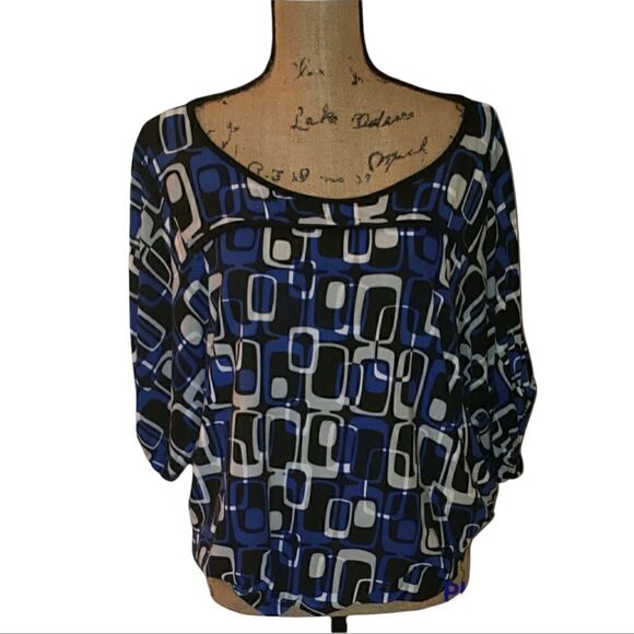 Only 9 Tops - FREE With Any Purchase Bold Geometric Print Blouse Size Medium